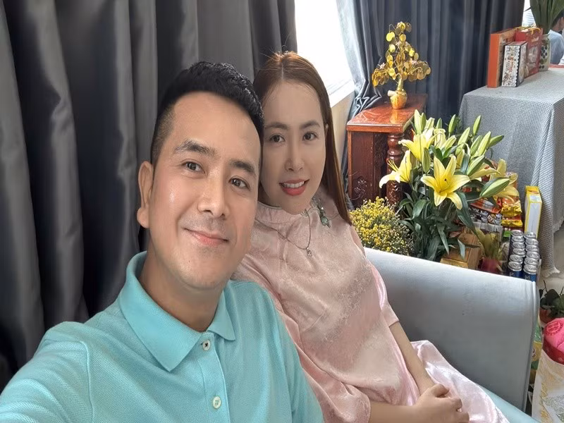 Hùng Thuận gọi nửa kia là "cục nợ", từng khen bạn gái "mặt thấy cưng". Ảnh: FB Hùng Thuận.