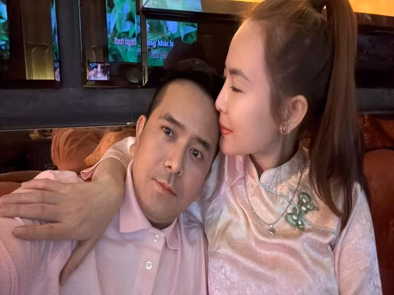 "Bé An" của "Đất phương Nam" thường xuyên khoe ảnh tình tứ bên bạn gái xinh đẹp. Ảnh: FB Hùng Thuận.