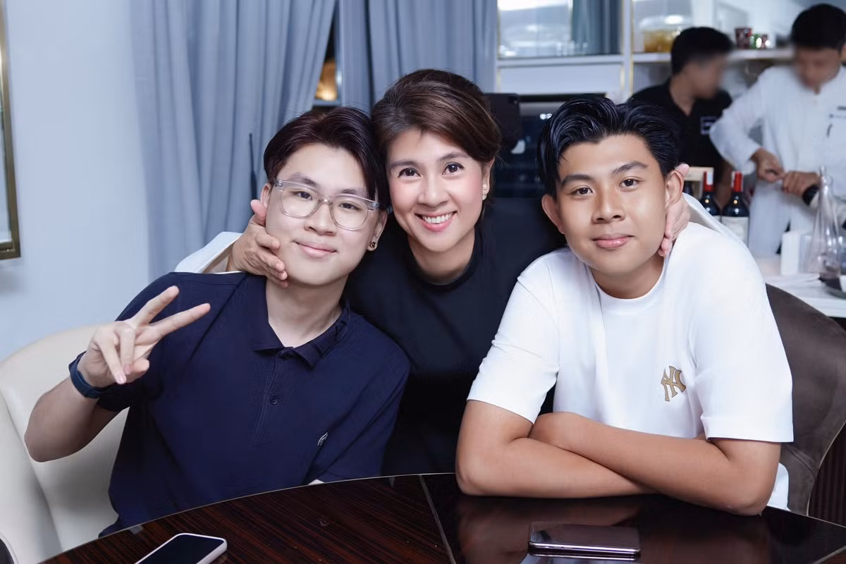 Kim Thư và Phước Sang có hai cậu con trai chung Phước Quang (Đô La) - Phước Thịnh (Ơ Rô) trước khi ly hôn. Ảnh: FB Kim Thư.