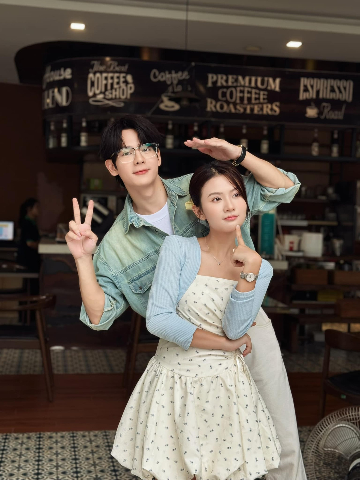 Không chỉ đối mặt với áp lực học hành và những thay đổi trong gia đình, Dương còn vướng vào nhiều tình huống “tréo ngoe” với chàng trai giàu có, lạnh lùng do Thái Vũ đảm nhận.