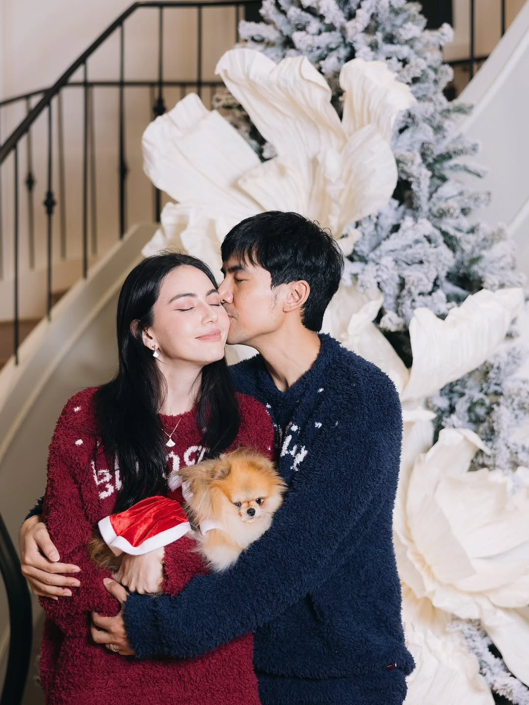 Mai Davika còn kinh doanh và quay vlog. Ảnh: Instagram Ter Chantavit.