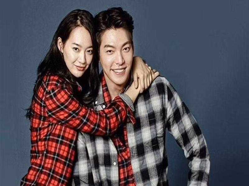 Năm 2024, theo VTV, Kim Woo Bin nhắc đến Shin Min Ah. “Shin Min Ah là một người tuyệt vời đến mức tôi cảm thấy mình quá may mắn khi có cô ấy ở bên cạnh”, tài tử chia sẻ. Ảnh: Tiền Phong.