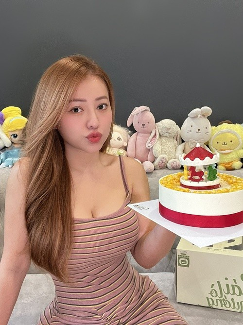 MiA kết hôn năm 2019 với doanh nhân Triệu Vương sau nhiều năm hẹn hò. Ảnh: FB MiA.