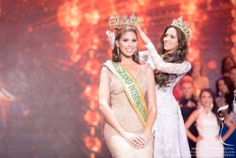 “Anea Garcia sẽ bị tước bỏ danh hiệu Hoa hậu Hòa bình Quốc tế 2015 do không thể hoàn thành nghĩa vụ theo thỏa thuận trong hợp đồng với ban tổ chức”, phía ông Nawat cho hay. Ảnh: Người Đưa Tin.