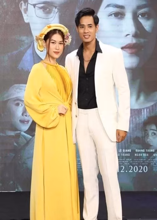 Chia sẻ trên Arttimes, Khải Đăng cho biết: "Có lẽ chúng tôi có duyên, có nhiều điểm chung nên gây ra hiểu nhầm. Tôi nghĩ tin đồn mãi là tin đồn. Chúng tôi không lên tiếng vì chuyện này không ảnh hưởng đến ai. Chúng tôi có nhóm bạn chơi chung, thường trò chuyện, chia sẻ về những vấn đề trong cuộc sống". Ảnh: Saostar.