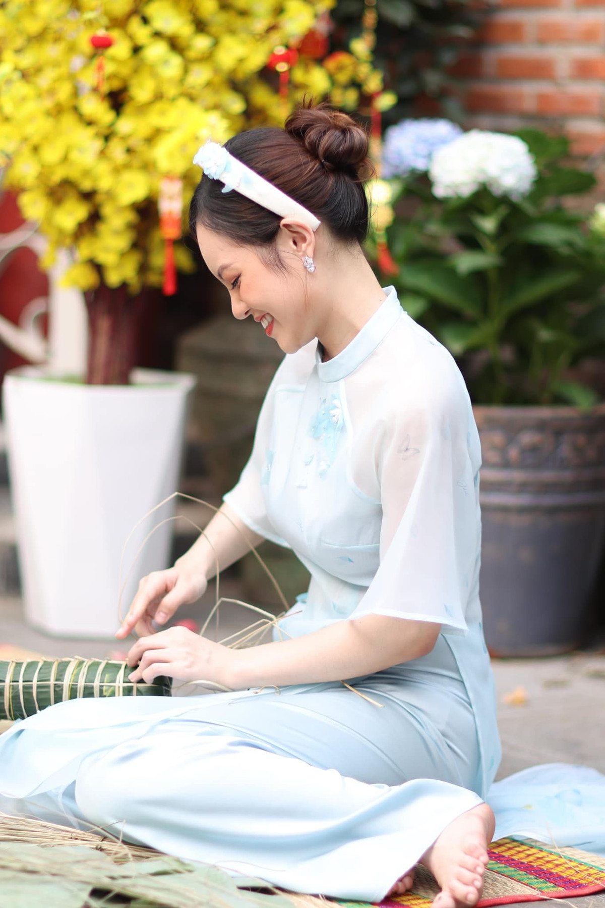 Trái với hình dung ban đầu của Đoàn Minh Tài, Sunny Đan Ngọc không mỏng manh, yếu đuối mà mạnh mẽ, quyết liệt. Đoàn Minh Tài cho biết, anh từng chứng kiến bạn gái tập nhảy đến chấn thương, rách cơ, đứt dây chằng vẫn không nghỉ ngơi, quyết tâm mang đến tiết mục ấn tượng cho khán giả.