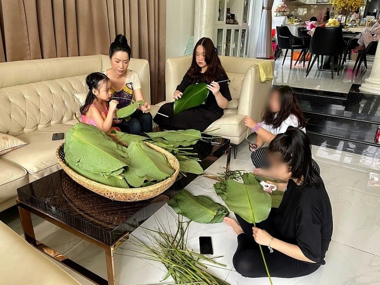 Không khí chuẩn bị bánh chưng mang đến cảm giác rộn ràng, ấm cúng, báo hiệu một mùa xuân mới đang đến rất gần. Ảnh: Thế Giới Điện Ảnh.