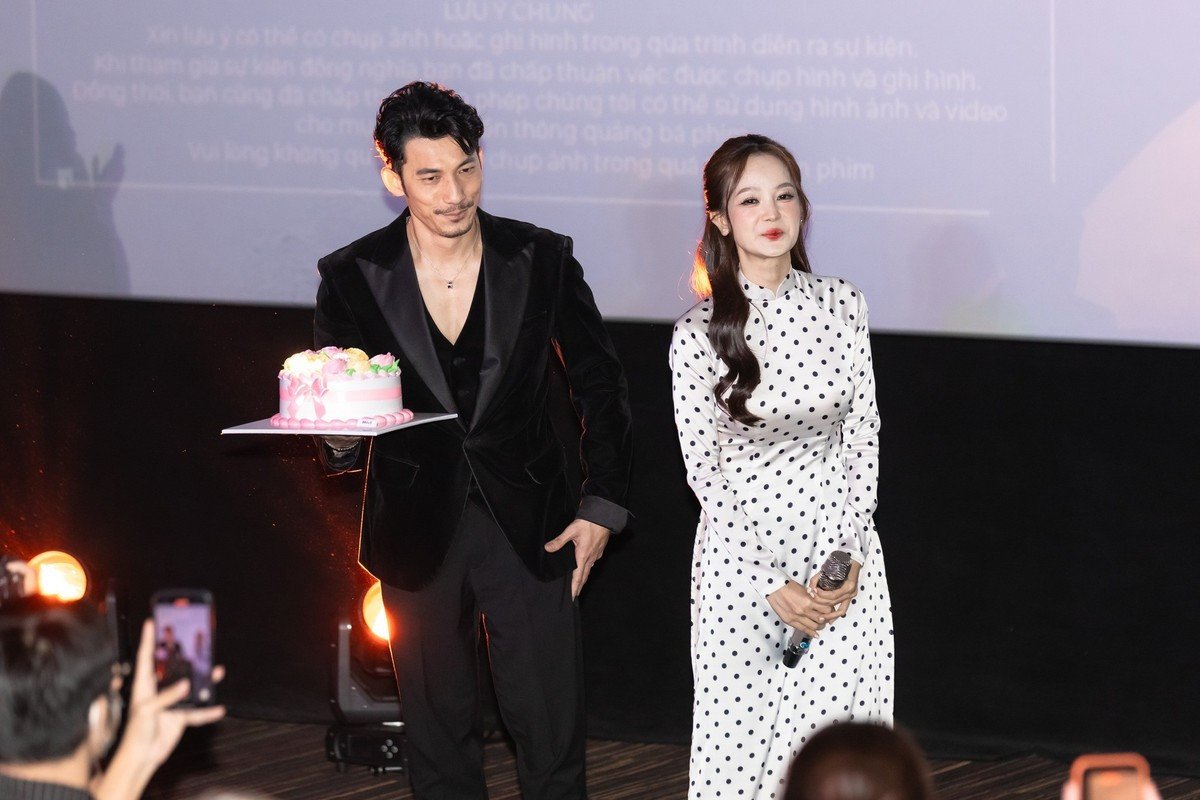 Nam diễn viên chia sẻ trên Gia Đình Xã Hội, anh quen Ngọc Kayla - cựu thành viên nhóm Mắt Ngọc qua những lần làm chung sự kiện trước đây, khi anh còn là MC, chưa lấn sân đóng phim. Ảnh: FB Liên Bỉnh Phát.