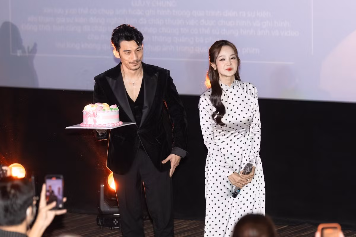 Nam diễn viên chia sẻ trên Gia Đình Xã Hội, anh quen Ngọc Kayla - cựu thành viên nhóm Mắt Ngọc qua những lần làm chung sự kiện trước đây, khi anh còn là MC, chưa lấn sân đóng phim. Ảnh: FB Liên Bỉnh Phát.