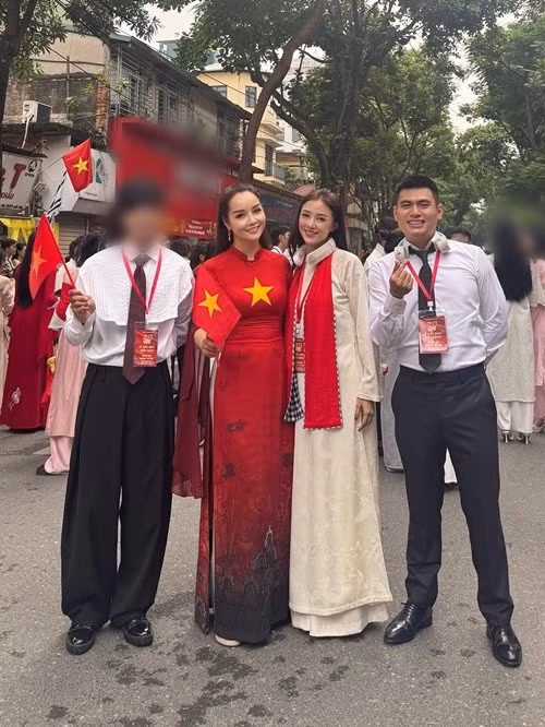 Vợ chồng Salim cũng tham gia buổi tổng hợp luyện lần 1 cho đại lễ 2/9. Ảnh: FB Mai Thu Huyền.