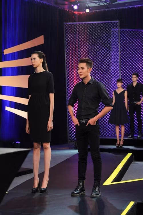 Theo Người Lao Động, Hồng Xuân sinh ra trong gia đình nghèo khó. Chiều cao của cô dừng lại ở 1m91, sau khi cô được điều trị chứng dư hormone tăng trưởng. Ảnh: Đời Sống Pháp Luật.