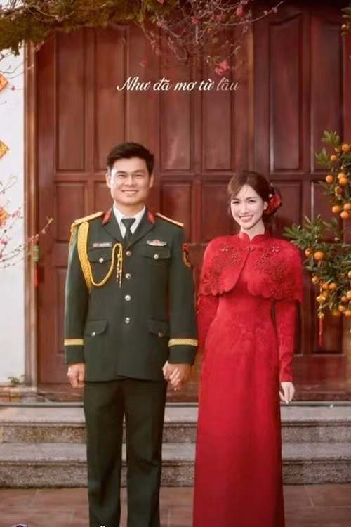 Hòa Minzy và Văn Cương bí mật hẹn hò trong vài năm qua. Sau khi công khai chuyện tình cảm vào ngày 7/3, cặp đôi nhận được sự quan tâm và yêu mến của nhiều khán giả. Ảnh: Vietnamnet.