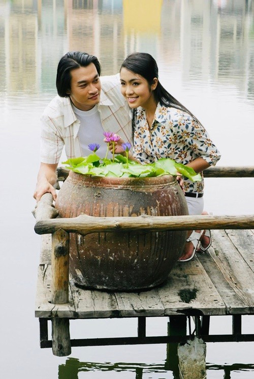 Trong Hương phù sa, Trương Minh Quốc Thái vào vai Việt - chàng họa sĩ dành tình cảm cho Út Nhỏ trong khi Út Ráng cũng đem lòng yêu anh. Ảnh: FB Nguyễn Phương Điền.