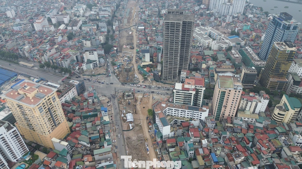 Dự án được UBND thành phố Hà Nội phê duyệt từ năm 2018, dự kiến hoàn thành vào giai đoạn 2019 - 2021. Tuy nhiên, do vướng mắc trong công tác giải phóng mặt bằng và một số yếu tố khách quan, tiến độ triển khai đã bị kéo dài hơn so với kế hoạch ban đầu. Đến ngày 15/1/2026, tuyến chính của dự án đã chính thức được thông xe kỹ thuật. Dự kiến, toàn tuyến sẽ hoàn thành năm 2026.