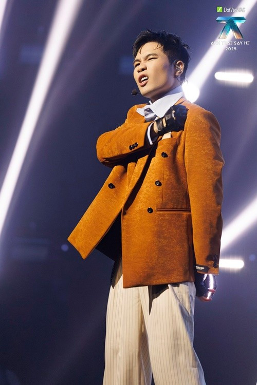 Phúc Du thoải mái chia sẻ về công việc nhưng hiếm khi trải lòng về chuyện tình cảm. Ảnh: FB Phúc Du.