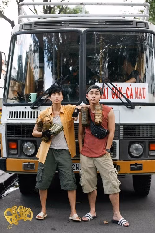 Trong Về quê ăn Tết, hai cô trò Ngô Thanh Vân và Jun Phạm đóng hai chị em Đậu Xanh - Đậu Đỏ đậm chất đường phố. Ảnh: Znews.