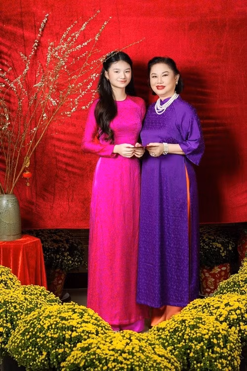 Ở tuổi 67, bà Minh Phương có vẻ ngoài phúc hậu. Ảnh: FB Trương Ngọc Ánh.