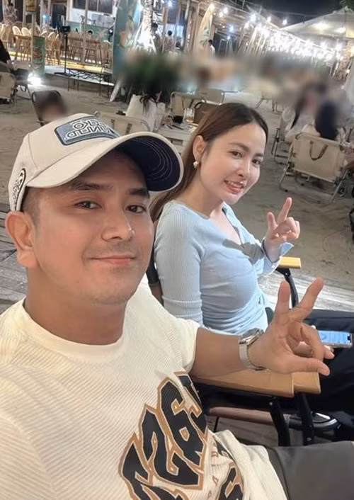 Nam diễn viên phim Đất phương Nam thường xuyên đăng tải status ủng hộ công việc kinh doanh của vợ mới cưới. Ảnh: FB Hùng Thuận.