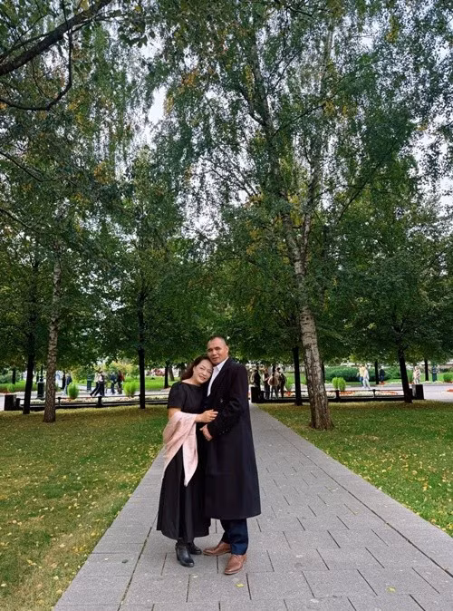 Hòa Minzy mong bố mẹ có nhiều sức khoẻ để cô có cơ hội đưa bố mẹ đi khắp nơi, đợi ngày nữ ca sĩ làm cô dâu.