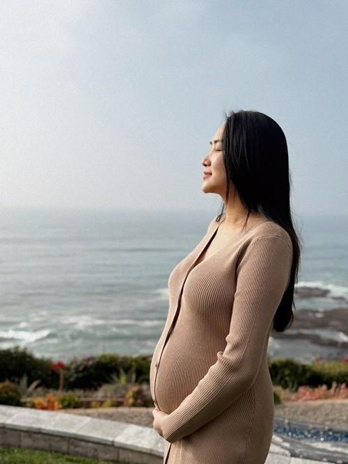 Yến Phương giấu thông tin bầu bí cho đến khi con trai chào đời. Ảnh: FB Yến Phương.