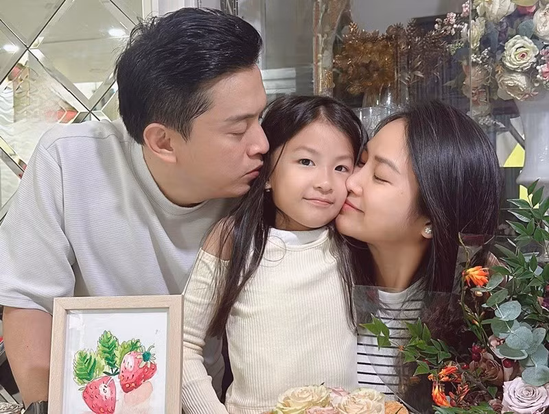 Ngoài bé Liam, vợ chồng Lam Trường còn có cô con gái Phoebe. Ảnh: FB Yến Phương.