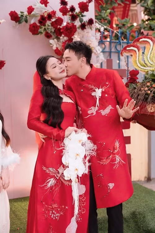 Trọng Lân từng chia sẻ, vợ chồng anh sẽ làm đám cưới trong năm 2026 do anh vướng lịch quay phim. Ảnh: FB Trọng Lân.