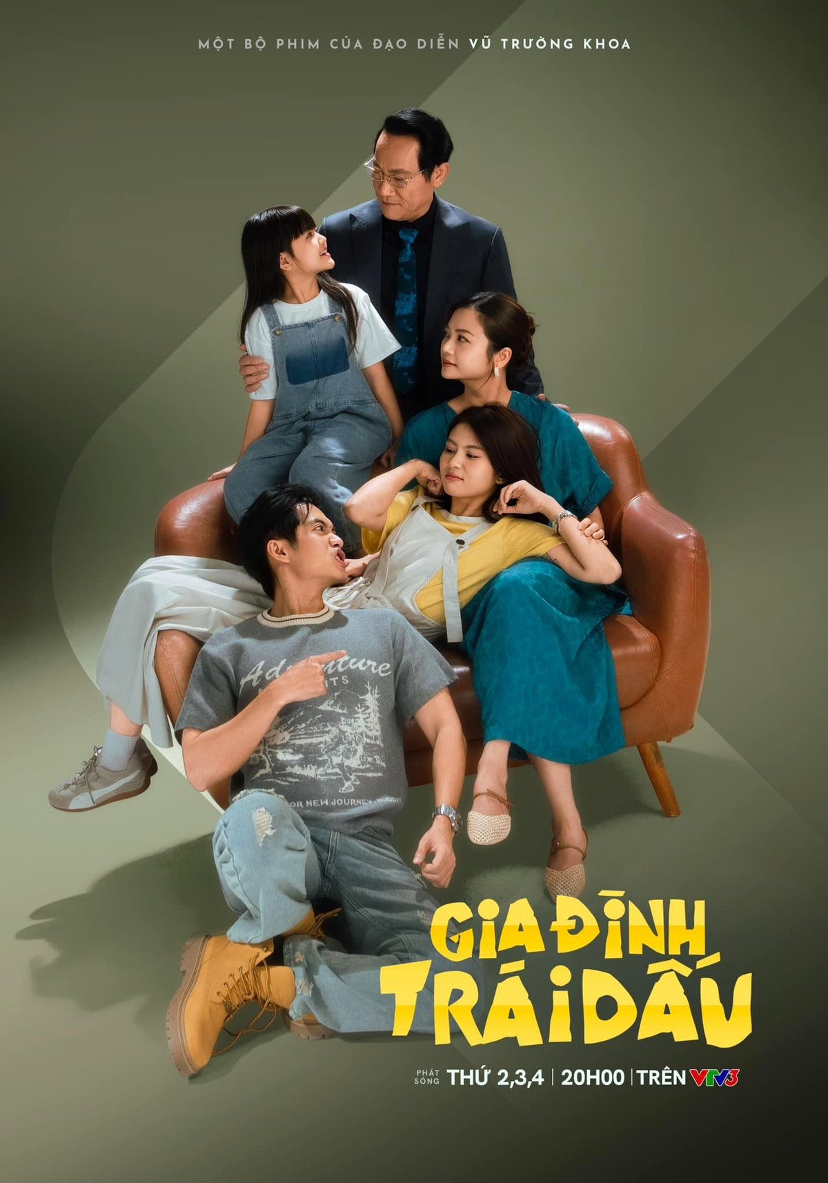 Theo Thể Thao &amp; Văn Hóa, trong Gia đình trái dấu, Chang Mây vào vai Dương – nữ sinh Nhạc viện xinh đẹp, có năng khiếu âm nhạc và lớn lên trong một gia đình khá giả. Biến cố ập đến khi gia đình Dương rơi vào khủng hoảng tài chính do người cha là trụ cột chính buộc phải “nghỉ hưu non”, khiến cuộc sống của cả nhà đảo lộn.