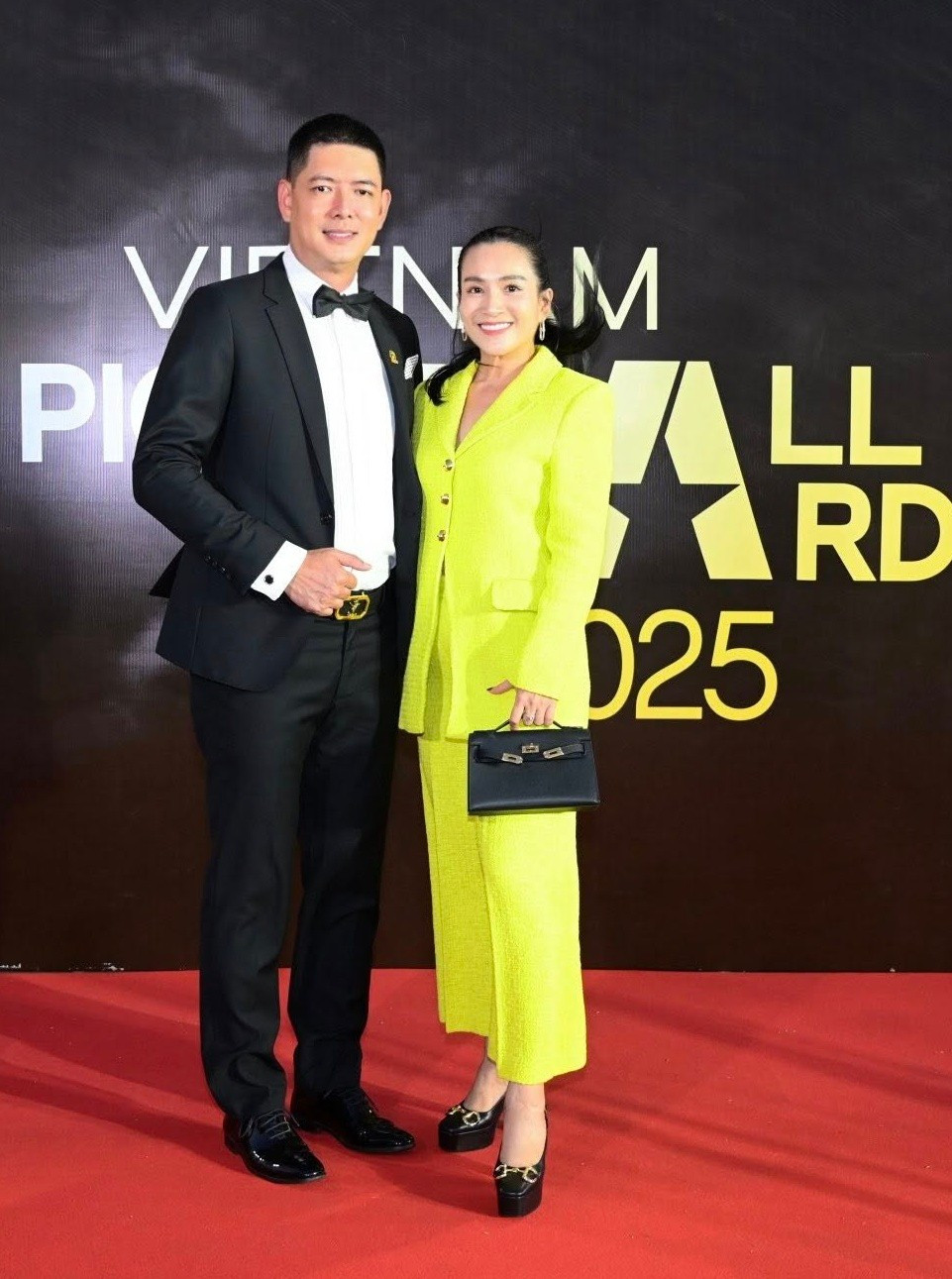 Trước đó, khi xuất hiện cùng chồng tại các sự kiện, Anh Thơ thường ghi điểm với phong cách thanh lịch, kín đáo nhưng vẫn nổi bật.