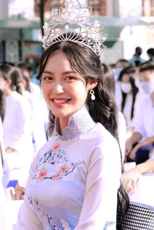 Nông Thúy Hằng đăng quang cuộc thi Hoa hậu các dân tộc Việt Nam vào tháng 7/2022.