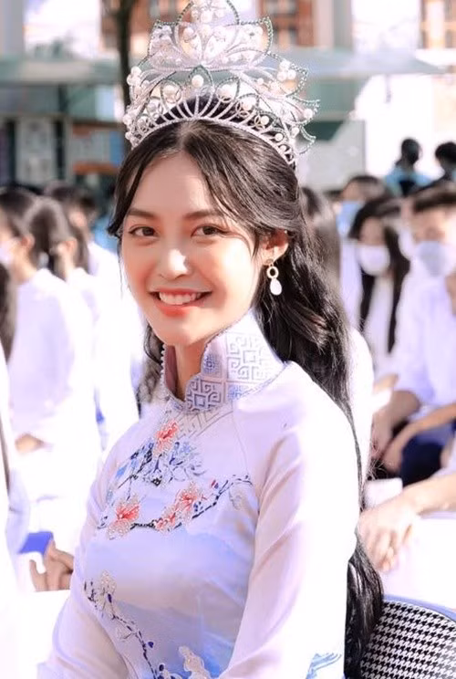 Nông Thúy Hằng đăng quang cuộc thi Hoa hậu các dân tộc Việt Nam vào tháng 7/2022.