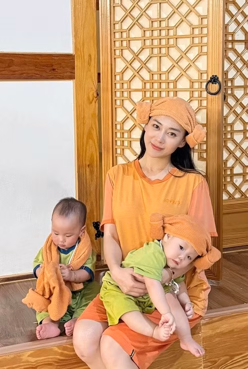 Sau Hương vị tình thân, Phương Oanh kết hôn với Shark Bình, sinh hai con. Ảnh: FB Phương Oanh.