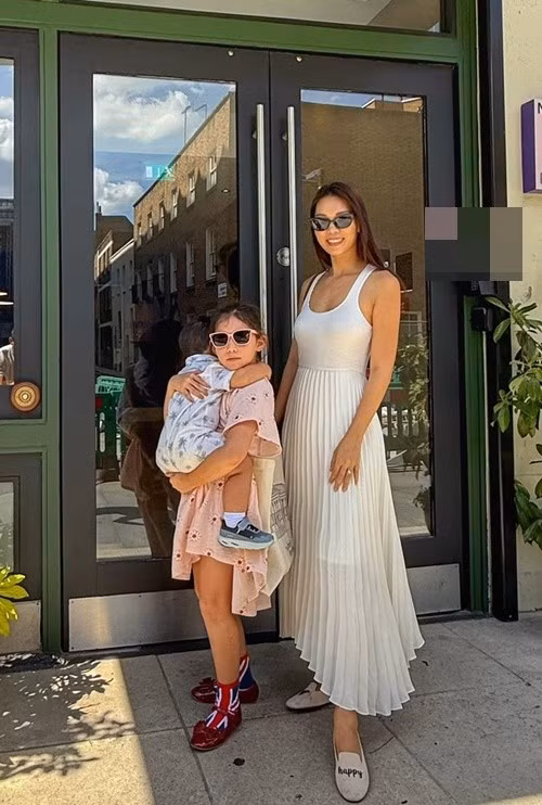 Có hai con, Hà Anh không có nhiều thời gian chụp ảnh riêng. Ảnh: FB Hà Anh.