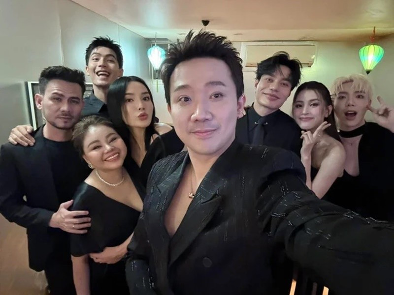 Lê Giang chia sẻ trên VOV, Trấn Thành không chỉ là một diễn viên giỏi mà còn là một đạo diễn xuất sắc, có tư duy sáng tạo và nhạy bén. Nhờ sự dẫn dắt của đàn em, Lê Giang đã được thể hiện nhiều vai diễn đa dạng, không bị bó buộc trong một kiểu tính cách duy nhất. Ảnh: Saostar.