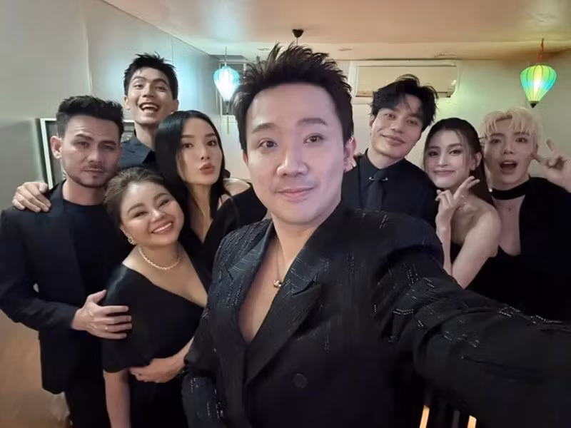 Lê Giang chia sẻ trên VOV, Trấn Thành không chỉ là một diễn viên giỏi mà còn là một đạo diễn xuất sắc, có tư duy sáng tạo và nhạy bén. Nhờ sự dẫn dắt của đàn em, Lê Giang đã được thể hiện nhiều vai diễn đa dạng, không bị bó buộc trong một kiểu tính cách duy nhất. Ảnh: Saostar.