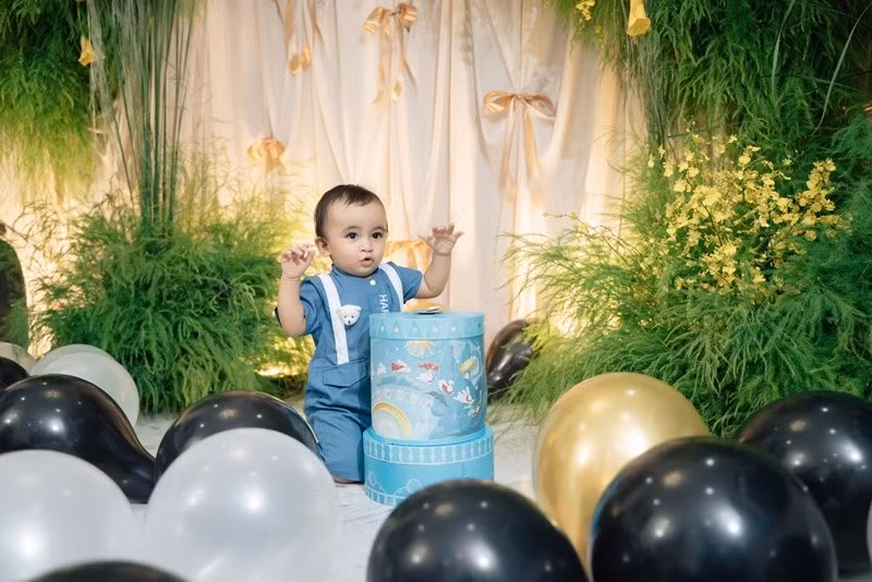 Con trai Võ Hạ Trâm đã biết đi, nói bập bẹ và hiểu chuyện.