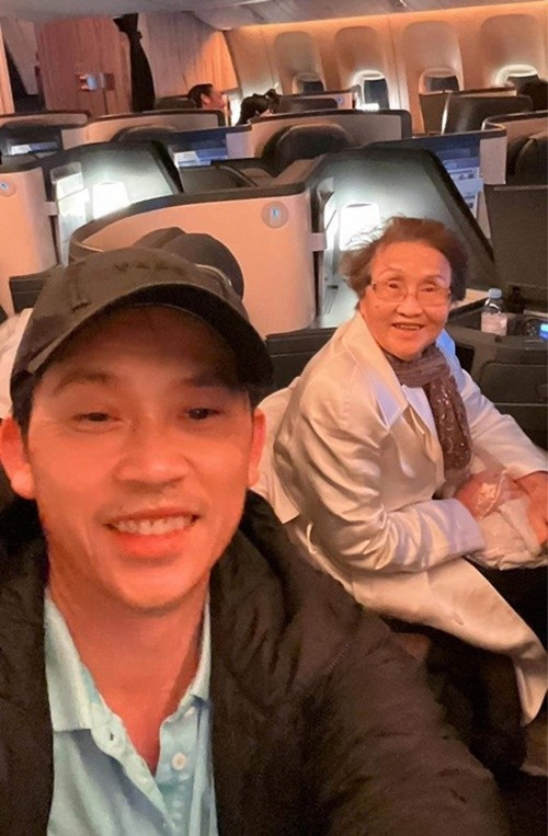 Hoài Linh sống cùng mẹ ruột ở Việt Nam trong nhiều năm qua. Gần đây, mẹ Hoài Linh đã về Mỹ. Ảnh: FB Dương Triệu Vũ.