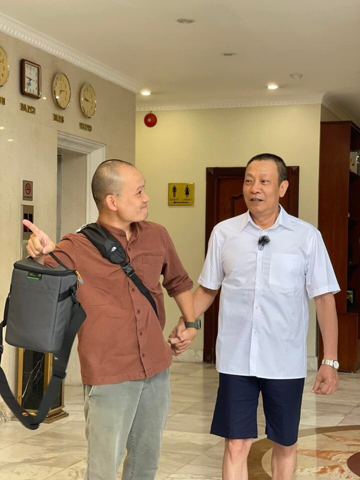 Lại Văn Sâm nói: “Nếu nó không phải là con tôi thì nó thăng tiến từ lâu rồi. Điều này tôi nói rất thật. Tôi không bao giờ cho mình là gì ghê gớm nhưng tôi vẫn nói nếu không phải là con tôi thì nó đã tiến xa. Nó là một đứa rất được”. Ảnh: Gia Đình Xã Hội.