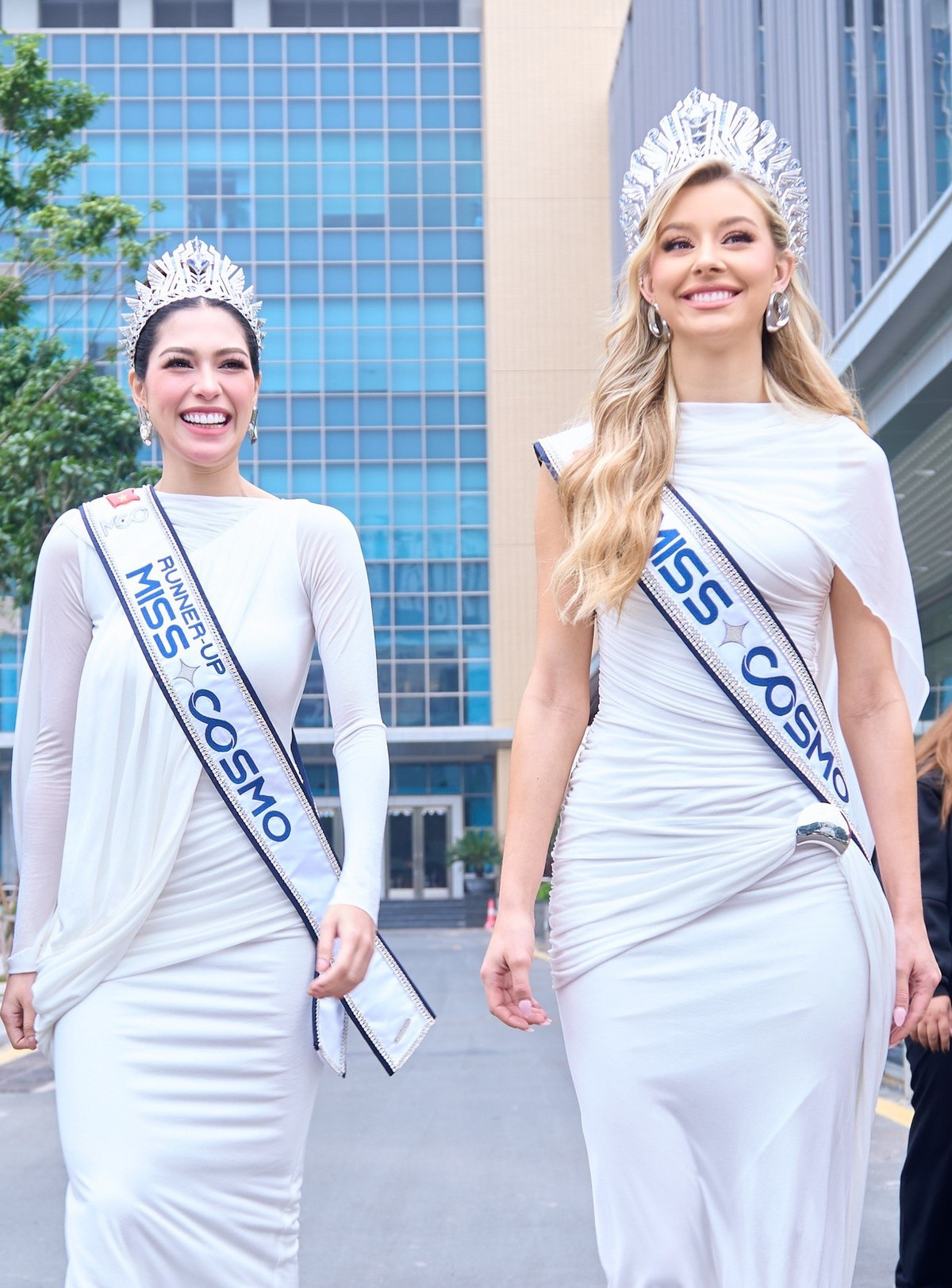 Chelsea và Yolina thường mặc trang phục đồng điệu khi tham gia các sự kiện. Ảnh: Miss Cosmo.