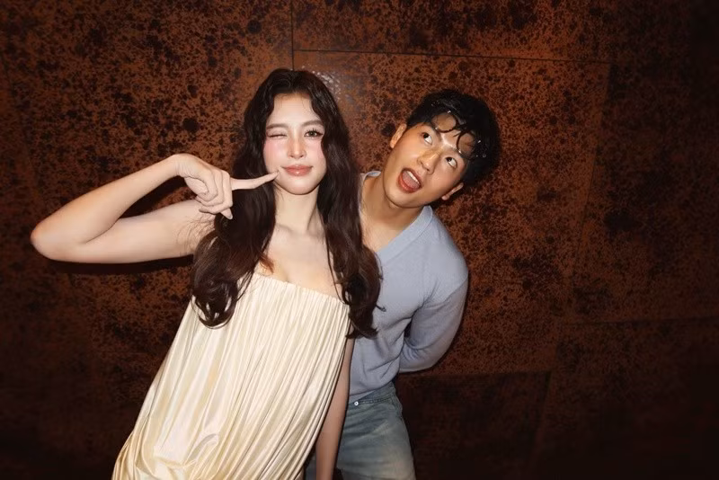 Cùng tham gia một sự kiện, Hoa hậu Tiểu Vy và diễn viên Quốc Anh ghi lại khoảnh khắc thân thiết. Ảnh: FB Tiểu Vy.