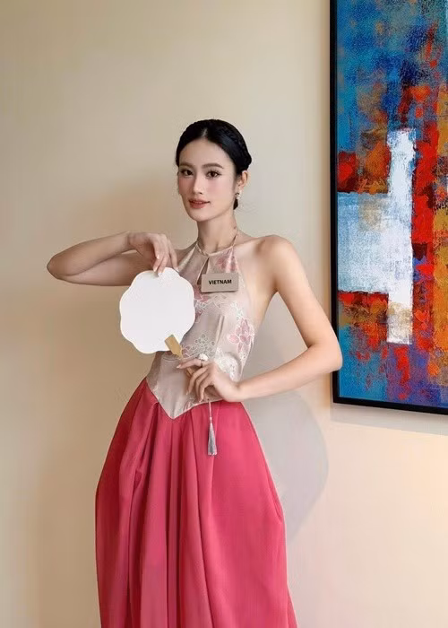 Đại diện Việt Nam ở Miss World 2025 là Hoa hậu Ý Nhi. Cô đoạt thành tích top 48 Tài năng. Theo Missosology, đại diện Việt Nam có thể sẽ lọt top 10 chung cuộc. Ảnh: Ý Nhi.