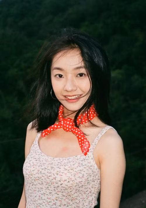 Hoàng Hà có chiều cao 1m55. Cô thường đóng cặp với các nam diễn viên có chiều cao ấn tượng như Quốc Anh (cao 1m86), Lee Kwang Soo (cao 1m93). Ảnh: FB Hoàng Hà.