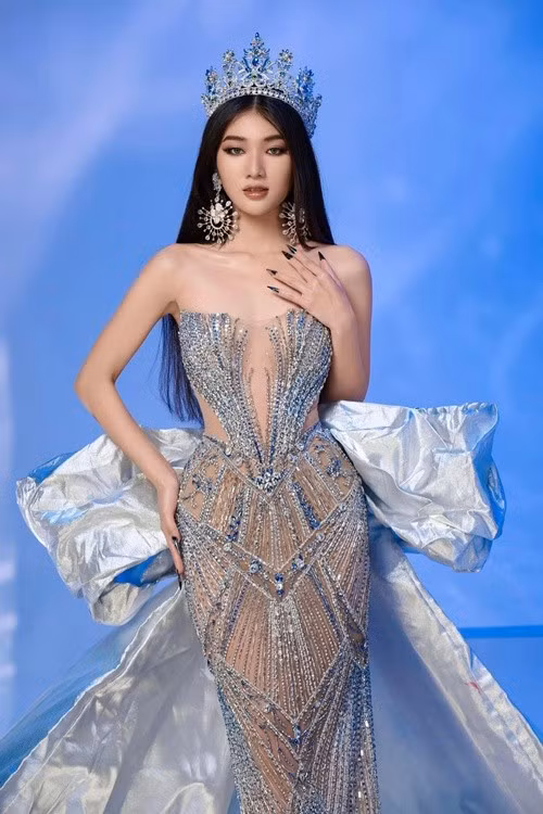 Thùy Trang hoàn thành 2 bằng Cử nhân Luật và Quản trị Kinh doanh tại Đại học Luật TP HCM. Ảnh: FB Thùy Trang