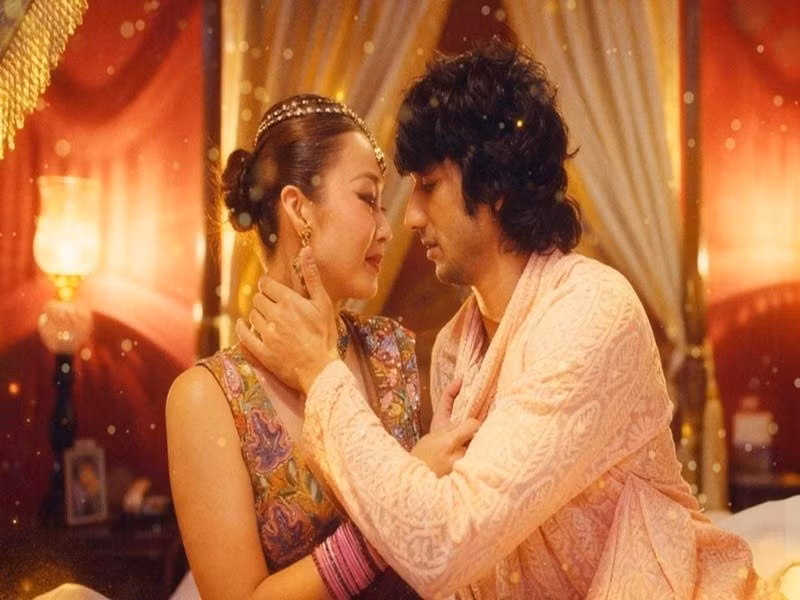 Tổng lãnh sự Ấn Độ Vipra Pandey chia sẻ trên Người Lao Động, Vạn dặm yêu em là phim hợp tác đầu tiên giữa Việt Nam và Ấn Độ sau 75 năm thiết lập quan hệ ngoại giao. Ảnh: VOV.