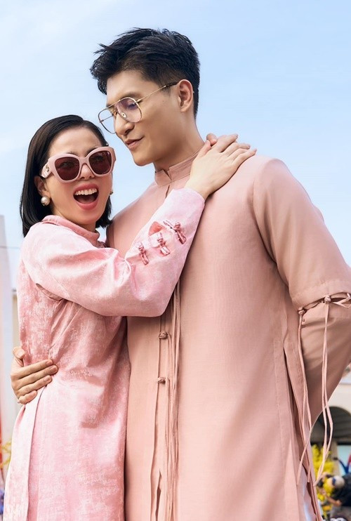 Lệ Quyên cũng có mối tình đẹp với người yêu kém cả chục tuổi. Nữ ca sĩ và người mẫu Lâm Bảo Châu hẹn hò khoảng 5 năm qua. Ảnh: FB Lệ Quyên.