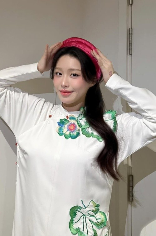 Năm nào cũng vậy, cứ xong Tết nữ ca sĩ sẽ lại tăng một ít cân. “Nhưng không sao, mình cứ vui vẻ tận hưởng những ngày đặc biệt hiếm có của năm trước đã, chuyện giảm cân mình sẽ để sau vậy”, Han Sara cho biết. Ảnh: Instagram Han Sara.