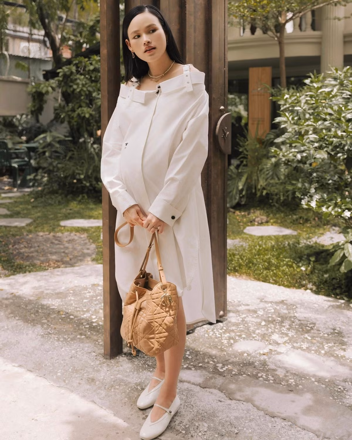 "Bầu đẹp theo cách của riêng mình, làm sao thoải mái và tự tin nhất là được các mẹ nha", nữ người mẫu viết trên trang cá nhân. Ảnh: FB Tuyết Lan.