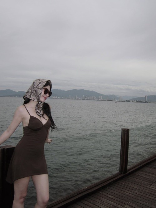 Cùng với thân hình nuột nà, Khổng Tú Quỳnh sở hữu làn da trắng mịn không tỳ vết. Ảnh: Instagram Khổng Tú Quỳnh.