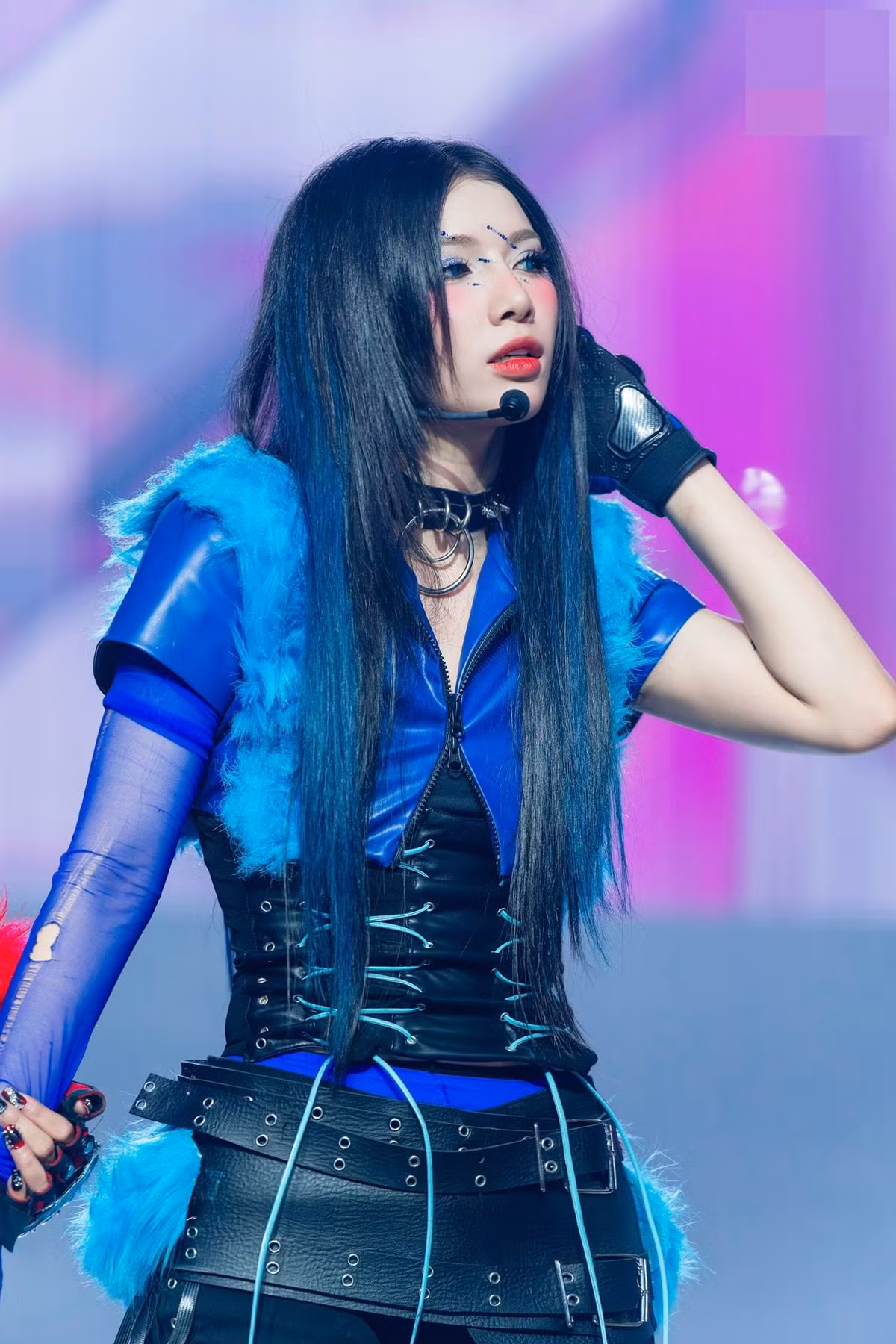 Lyhan thuộc nhóm nhạc nữ toàn năng (Best 5), đoạt giải á quân ở Em xinh say hi. Ảnh: FB Lyhan.