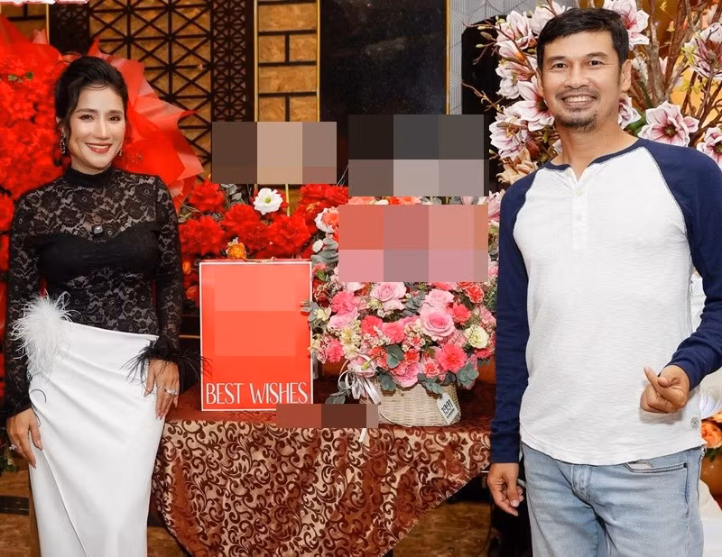 Tình bạn giữa Cát Tường và Tiết Cương đã kéo dài hơn 20 năm. Nhắc lại quãng thời gian học tại Trường Nghệ thuật Sân khấu 2 (nay là Đại học Sân khấu Điện ảnh TP.HCM), Tiết Cương chia sẻ trên VTV rằng vào năm 1996, anh học lớp sân khấu, còn Cát Tường theo lớp điện ảnh. Hai phòng học sát vách nên ngày nào cũng chạm mặt. Ảnh: FB Tiết Cương.