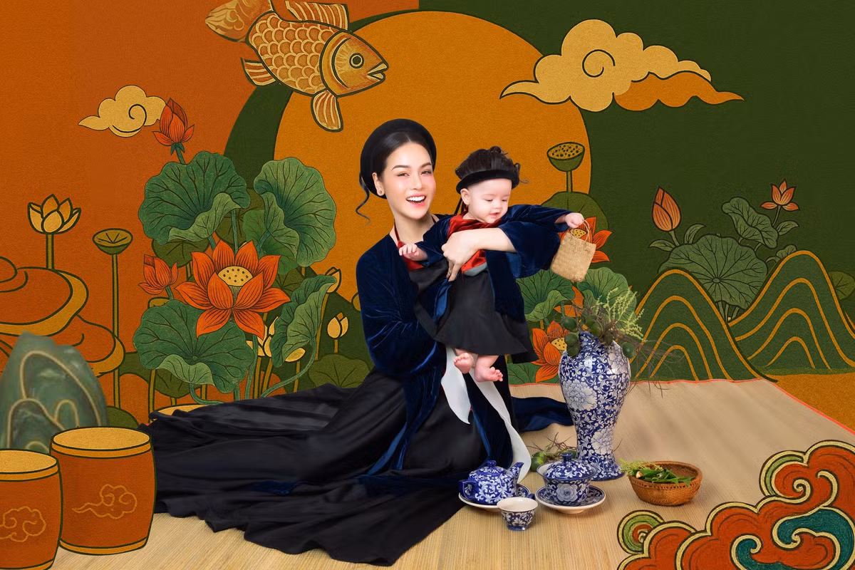 Nữ ca sĩ kiêm diễn viên diện đồ đôi cùng ái nữ. Ảnh: FB Nhật Kim Anh.